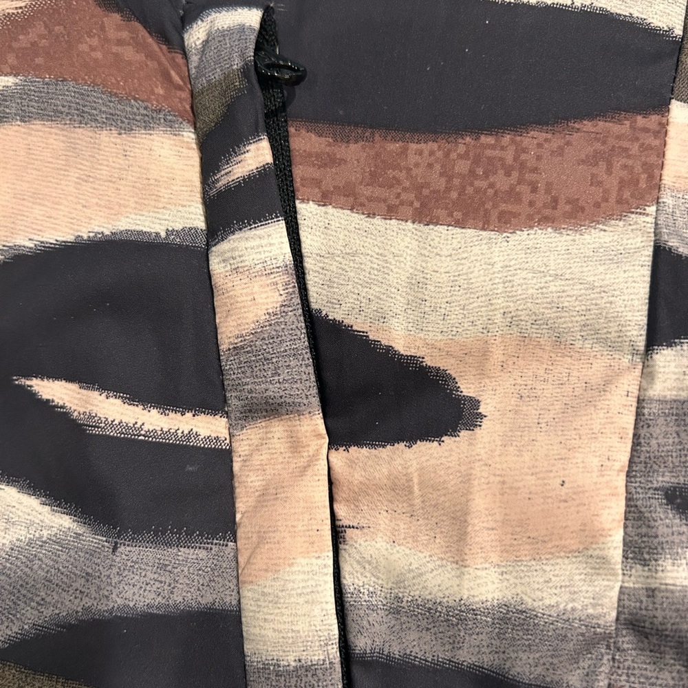lululemon Reversible Camouflage hooded Puffer Vest - Picture 11 of 13